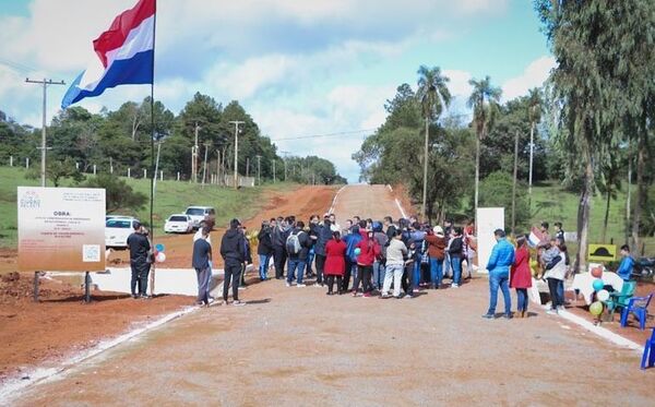 Inauguran empedrado de acceso al vertedero municipal en CDE - ABC en el Este - ABC Color