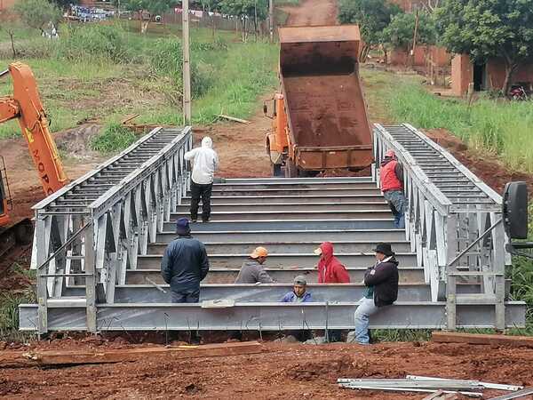 Avanzan los trabajos en el Puente N° 1 sobre el Canal de Derivación de la Defensa Costera en Pilar