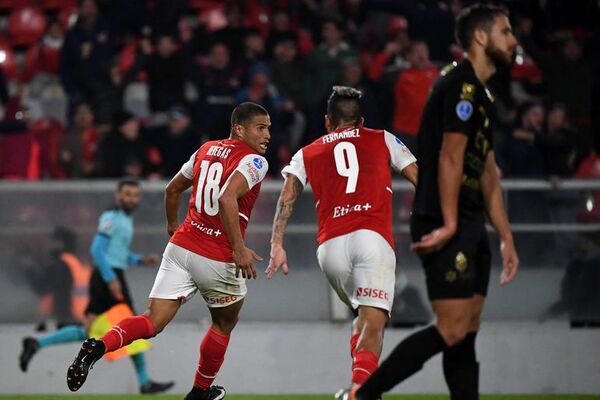 Independiente golea a La Guaira pero su clasificación sigue complicada - Fútbol Internacional - ABC Color
