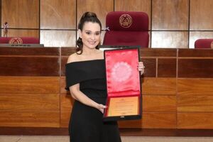 Senado reconoció la destacada trayectoria de la actriz Lali González