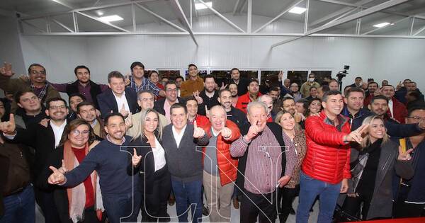 La Nación / Cartes pide dejar personalismos y ser “una gran familia colorada”