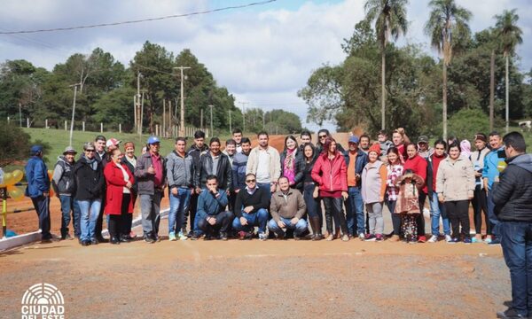 Comuna de CDE inaugura nuevo empedrado en la calle 12 Monday, camino al vertedero – Diario TNPRESS