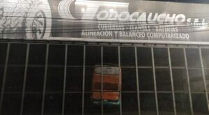 Empleado de un taller fallece tras explosión de neumático