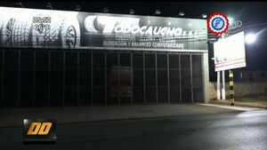 Joven muere al explocar neumático que estaba calibrando en gomería