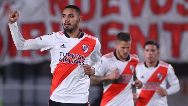 River Plate golea a Colo Colo y sella su pasaporte a octavos