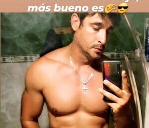 Le dijeron “viejito” y peló cuerazo