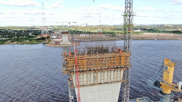Puente Héroes del Chaco: Se completó el hormigonado de la fase 5 de la estructura laminar de la margen izquierda