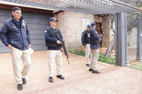 Cuestionan “aparatoso” allanamiento a la familia Morales | 1000 Noticias