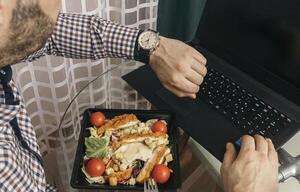 Comer bien en el trabajo: ¿es posible?