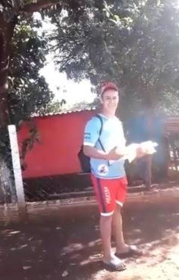 Crónica / [VIDEO] Supuesto "seguridá" echó de la calle a joven trabajador