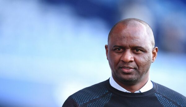 Diario HOY | Vieira, DT del Crystal Palace, derriba de una patada a hincha del Everton