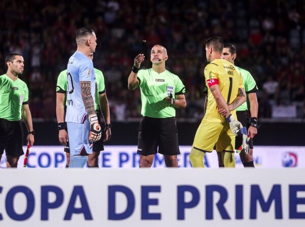 Eber Aquino, juez designado para pitar el superclásico este domingo