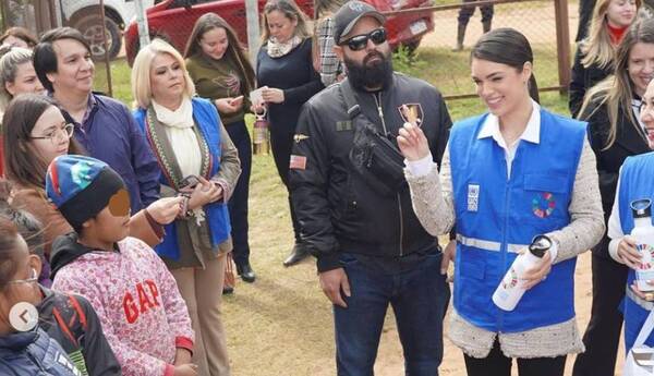 Crónica / Nadia Ferreira ya anda con guardia de seguridad y entre los Beckham