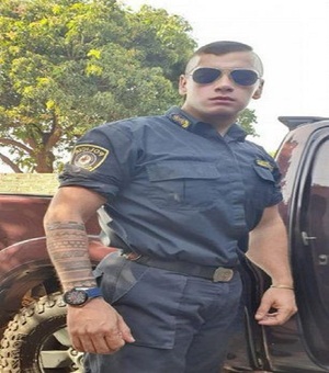 ¡Policia Churrazo! Defiende a la profe de primaria criticada por sus tatuajes