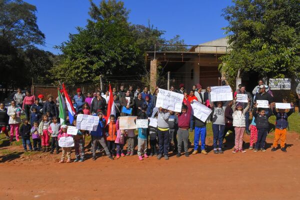 Piden restitución de docente en Paso Yobái - Nacionales - ABC Color