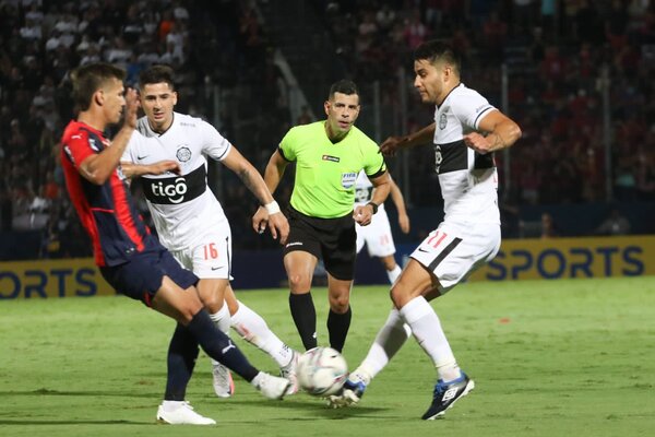 Clásico electrizante el domingo en estadio Defensores del Chaco - La Clave