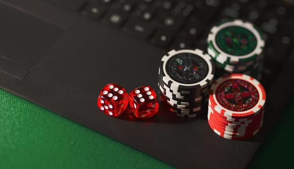 Diario HOY | Japonés recibió por error 350.000 dólares de ayuda por covid y los gastó en casinos