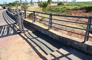 Reparan puente con hundimiento en la Costanera de Asunción - Nacionales - ABC Color