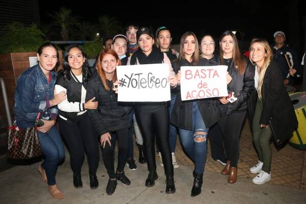 Crónica / Se manifestaron frente al canal "por un trabajo libre de acoso sexual"