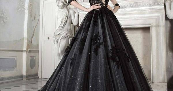 La Nación / Novias vestidas de negro es la tendencia en el 2022