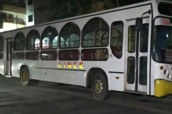 Crónica / Pasajero omanó al caer del colectivo