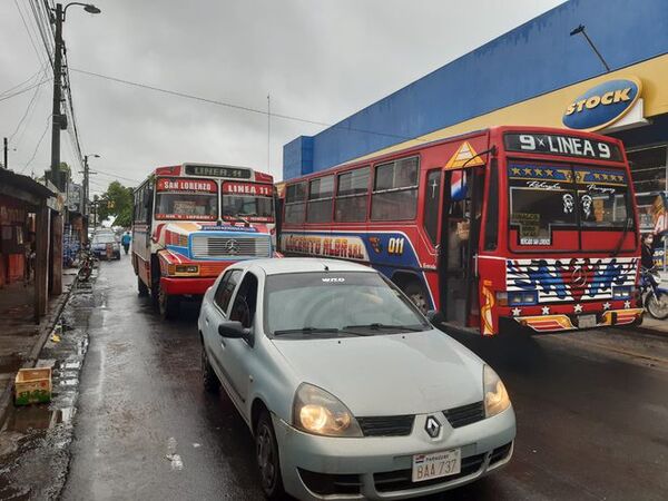 Karai ho`a de la estribera de colectivo y falleció