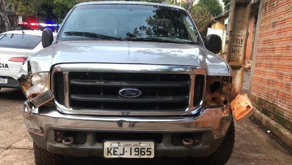 Abandonan camioneta que atropelló controles en Brasil y Paraguay