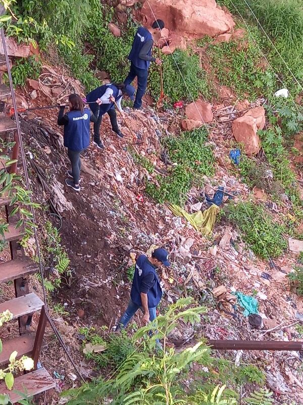 Voluntarios encabezan minga ambiental del mirador Itá Pytã Punta - Nacionales - ABC Color
