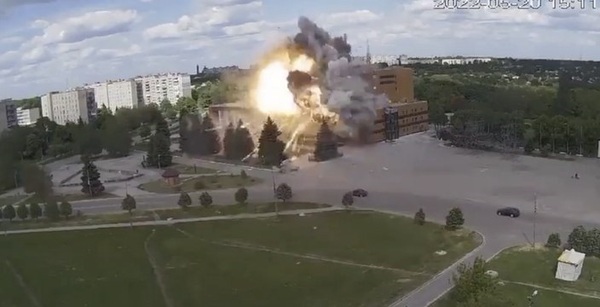 Misil ruso destruye Palacio de la Cultura de Jarkov | 1000 Noticias