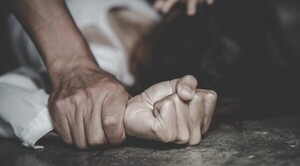 Diario HOY | Condenan a ocho años de cárcel a un hombre que abusó sexualmente de su hija
