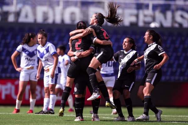 Histórica goleada y primer título para Olimpia en fútbol femenino | 1000 Noticias