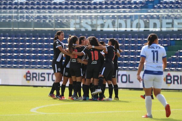 Versus / Olimpia consigue un título histórico en el fútbol femenino paraguayo - PARAGUAYPE.COM