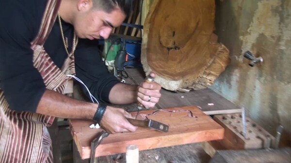 Christopher , un verdadero maestro de tallado en madera