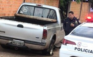 Recuperan camioneta robada tras atropellar barreras fronterizas