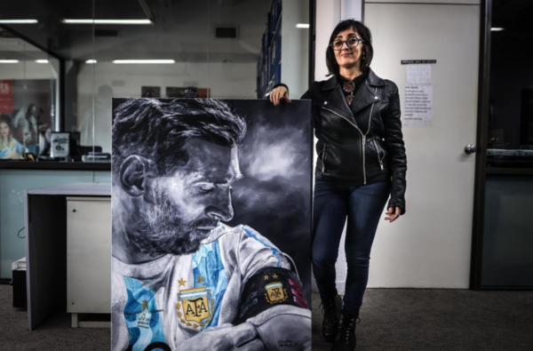 Artista pinta un viral retrato de Messi y acaban invitándola a Catar - C9N