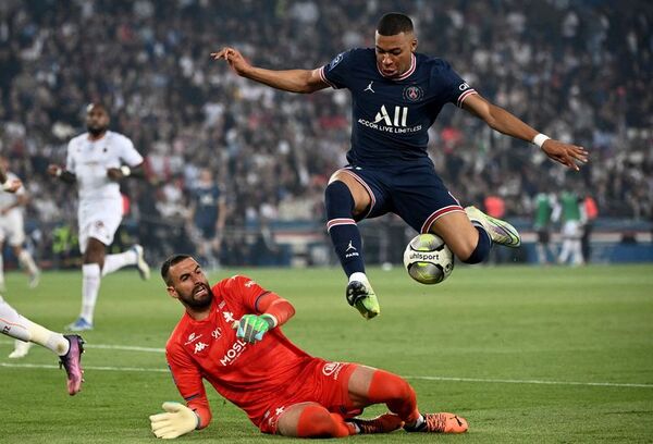 Desilusión y enfado en Madrid por la decisión de Mbappé - Fútbol - ABC Color