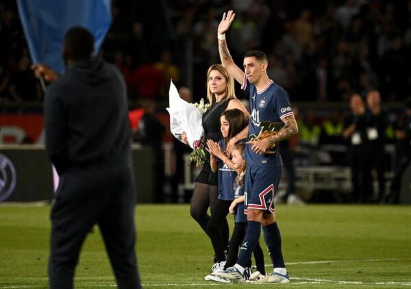 París se despide por todo lo alto de Di María, el altruista por excelencia - Fútbol Internacional - ABC Color