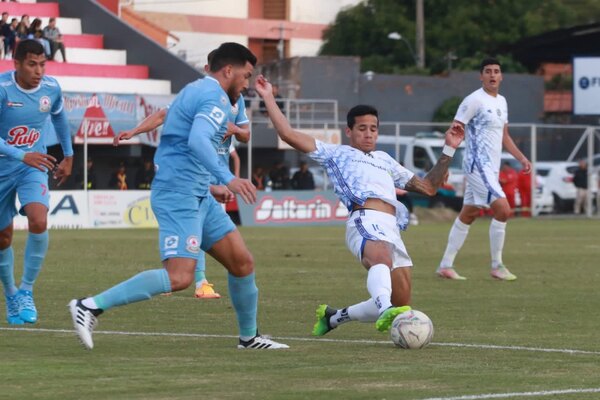 Flojo empate sin goles entre Resistencia y Sol América en los 'Jardines'