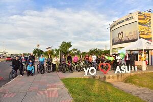 Recorrido histórico por Asunción en bici se realizó para recordar la Independencia - Nacionales - ABC Color