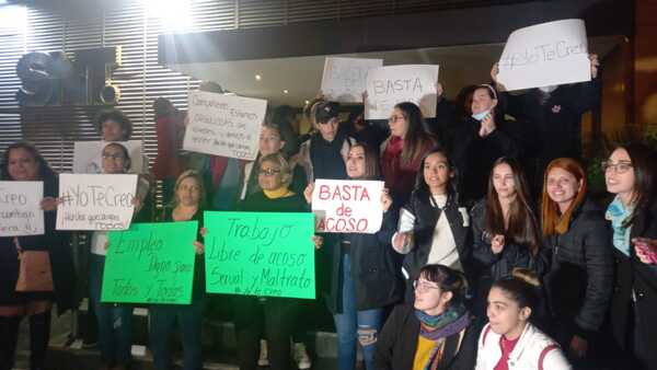 Diario HOY | #YoTeCreo: Trabajadoras del SNT y C9N se manifestaron contra acosos de jefe de prensa