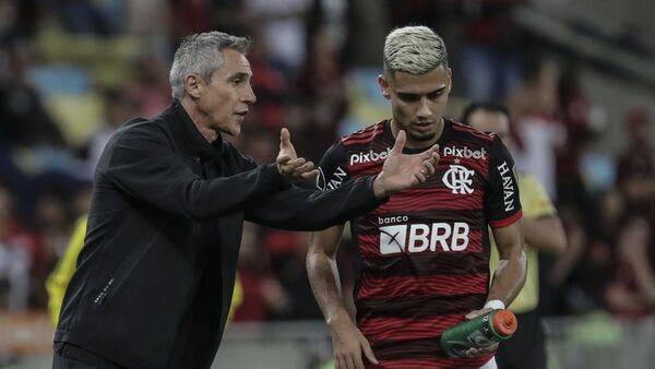 Flamengo aparca su crisis con un triunfo