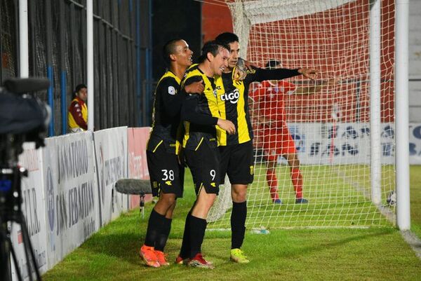 General Caballero JLM vs. Guaraní: los aurinegros golean y siguen en racha - Fútbol - ABC Color
