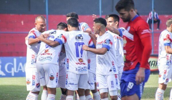 Versus / Iteño y Santaní festejan en el inicio de la fecha 9 de la Intermedia 2022 - PARAGUAYPE.COM