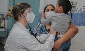 Hospitales saturados de niños con problemas respiratorios