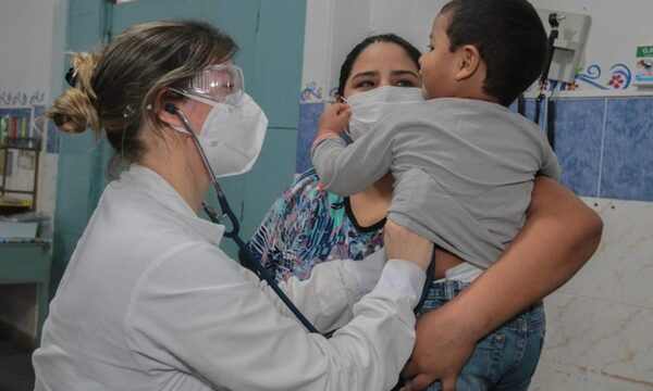 Hospitales saturados de niños con problemas respiratorios