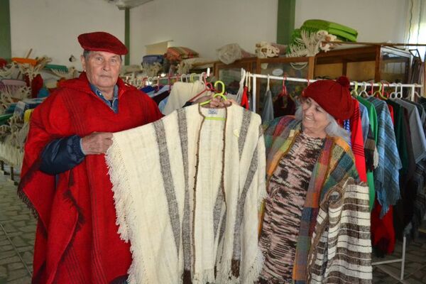 Artesanos de San Miguel, Misiones, preparan sus tejidos de lana para abrigar al país - Nacionales - ABC Color