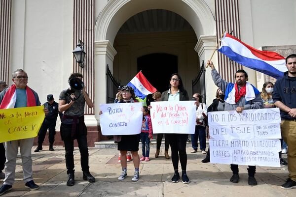 Exigen a Iglesia Católica “que no se vuelva a poner del lado de la mafia”  - Nacionales - ABC Color