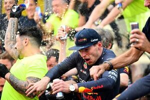 Verstappen y ‘Checo’ colocan a Red Bull al frente de ambos campeonatos - Automovilismo - ABC Color