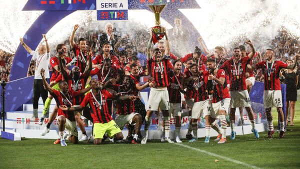 El Milan levanta el 'Scudetto' once años después