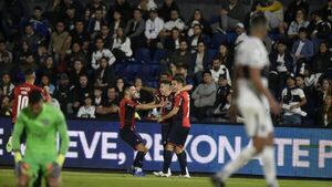 Cerro Porteño golea a Olimpia en la primera gran batalla